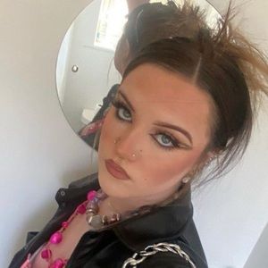 Meet your Posher, Sylvia